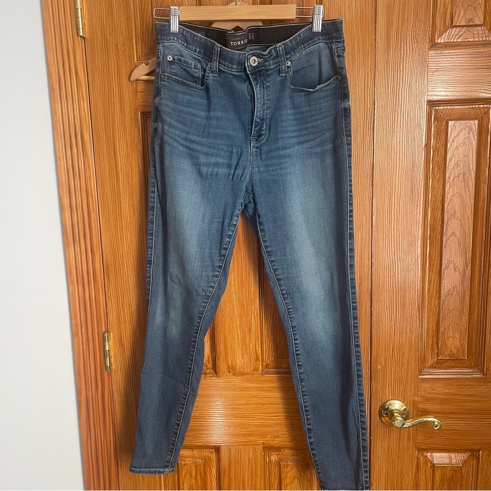 ✨SALE✨ Torrid Sky High Skinny Jeans